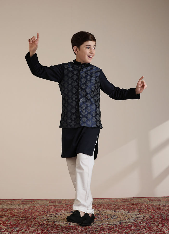 alt message - Manyavar Boys Boys Dark Blue Imperial Jaal Patterned Jacket Set image number 1